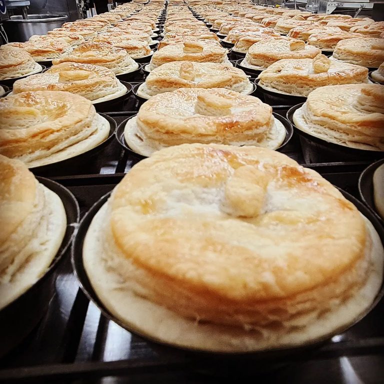 237948358 355538682717405 3914386145549678974 n 768x768