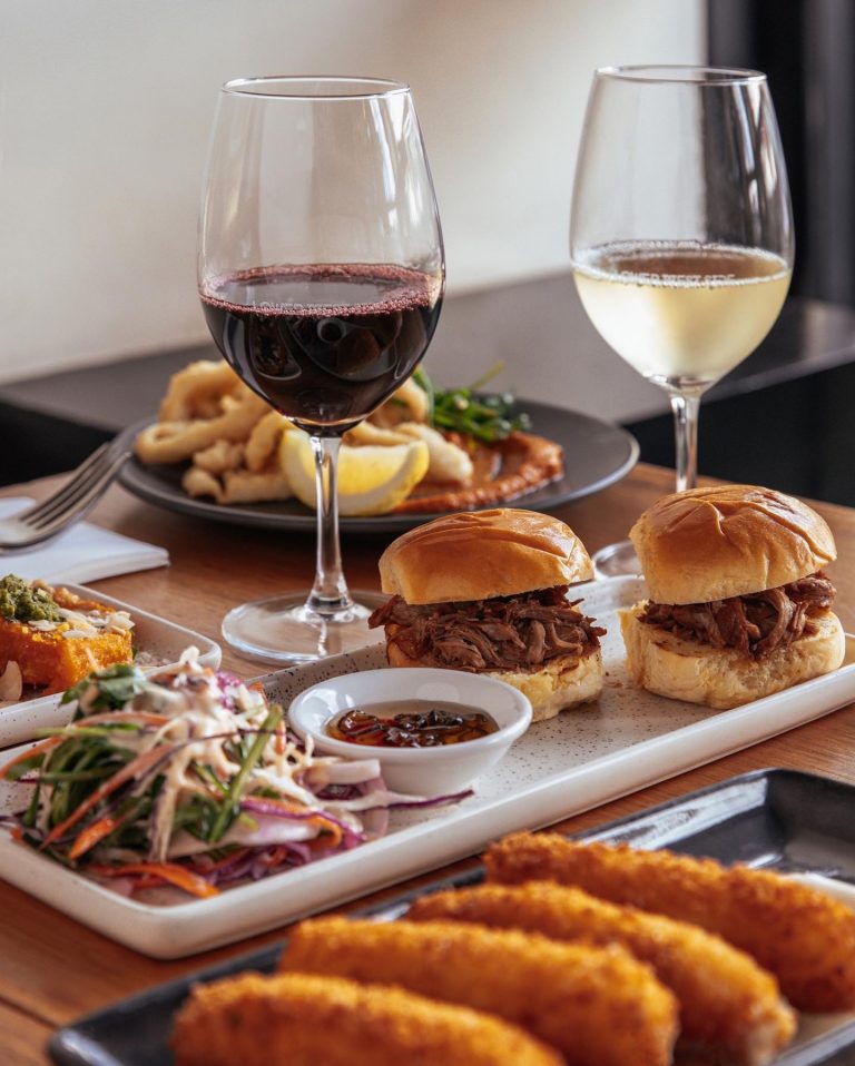 242702080 2576518489150249 5378536119733762054 n 768x958