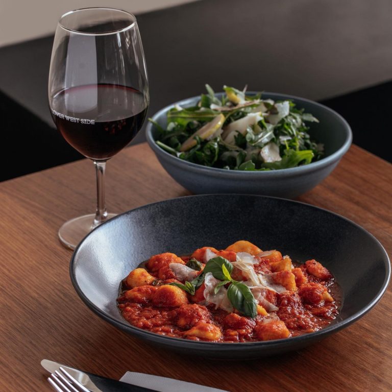 243013574 2577370115731753 933500488172178676 n 768x768